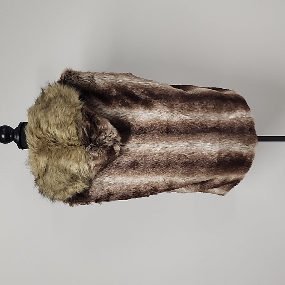 Faux Fur Hooded Vest - Picture 5 of 16